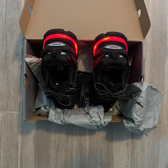 Balenciaga Men's Black Trainers - Picture 1 of 6